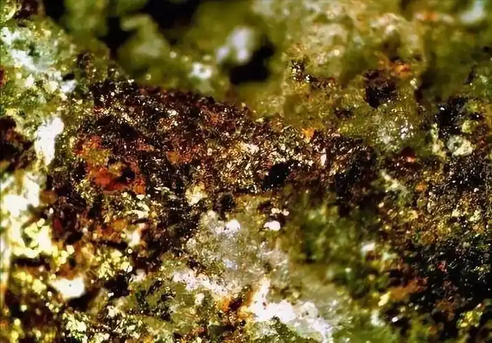 这22种放射性较强的矿物你敢盘它吗