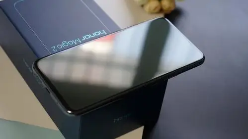 以全面屏的名义滑出未来荣耀magic2