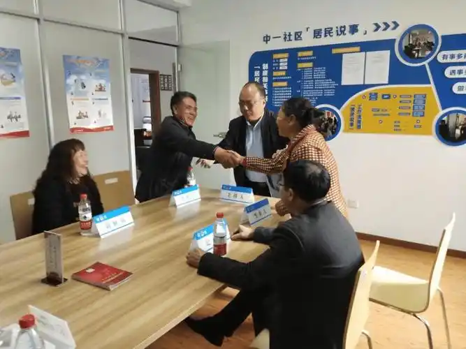 老娘舅带乡音镇海设立首个乡音普法调解室