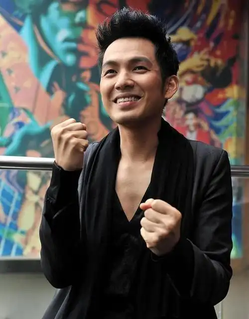 不老男神钟汉良被曝离婚,女方净身出户!