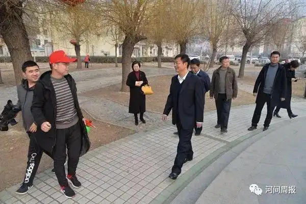 河间市领导王占强,张春浩慰问志愿者河间市一幼和河间人民广播电台