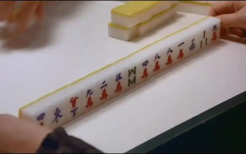 两个老千带新手打麻将坑人新手拿到一副好牌却不知胡哪张