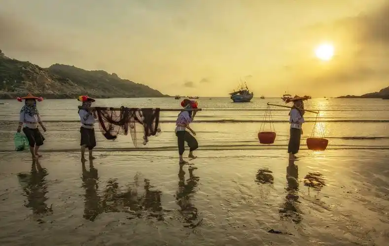 惠安女—渔家姑娘在海边—剑舞.麦田摄影作品欣赏