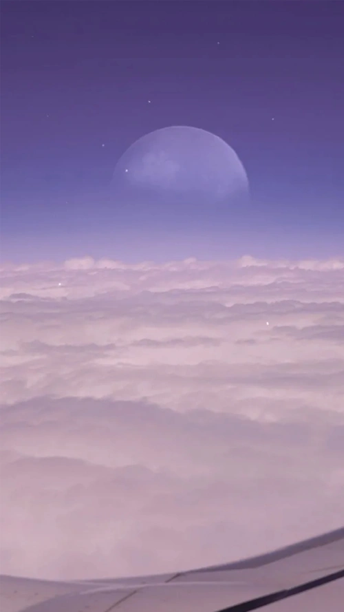 云层上的月亮唯美摄影
