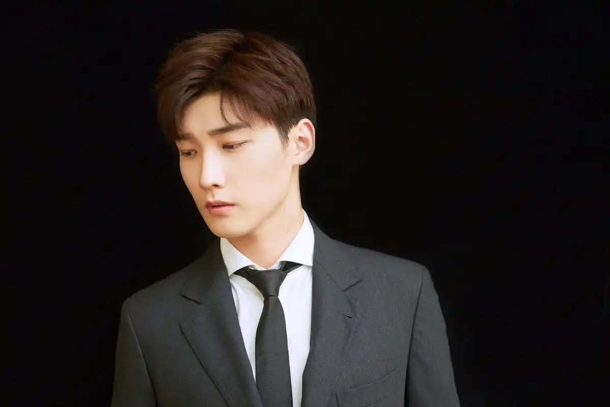 来自邢昭林小哥哥的"西装杀",温柔清新,儒雅内敛,霸气冷酷,各种风格都