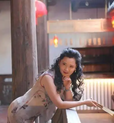 姨太太专业户何赛飞嫁给初恋结婚30年无绯闻儿子随她姓