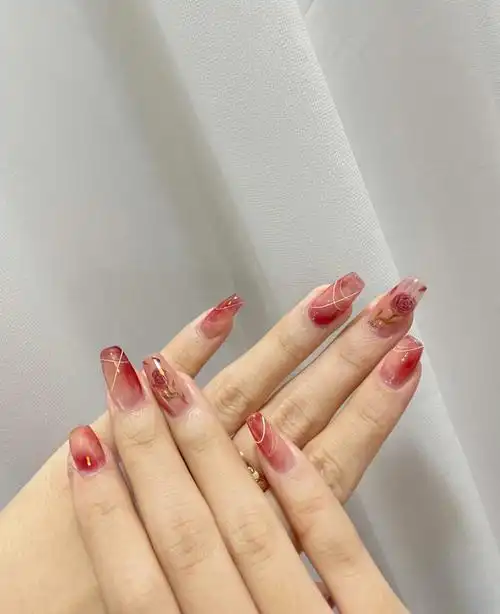 晕染水彩玫瑰美甲