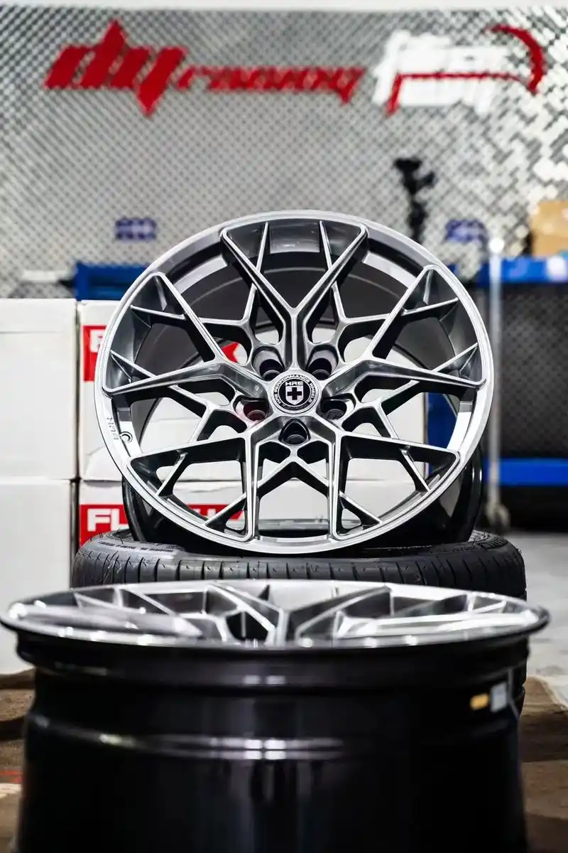 宝马7系升级hre ff10轮毂.【德研汽车改装升级】宝马 - 抖音