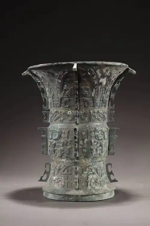 青铜出戟尊-【成交 价格 图片】