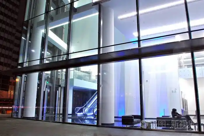 现代的建筑.现代办公大楼与玻璃幕墙