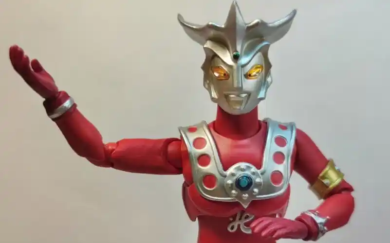 雷欧奥特曼shf简单的开个箱拍个照