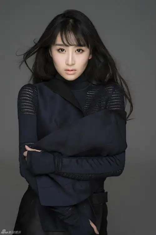 组图钱璇最新写真玩转优雅知性风