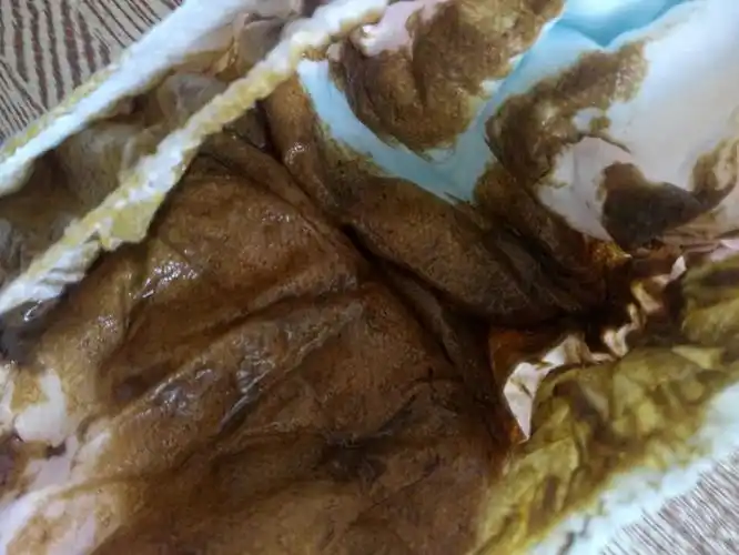 宝宝啦褐色的粑粑是怎么回事