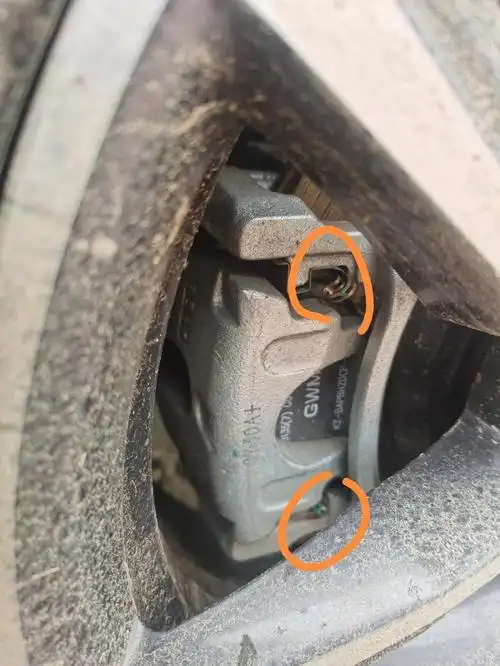 魏牌vv5魏派vv5的后刹车片这里那两个本来就是突出来的吗不太懂问一下