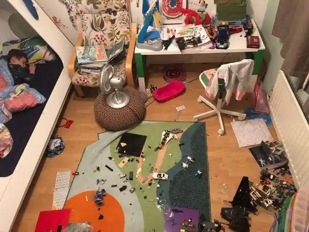 百人争夺最乱小孩房间大奖8岁女孩一举夺冠照片惊呆网友