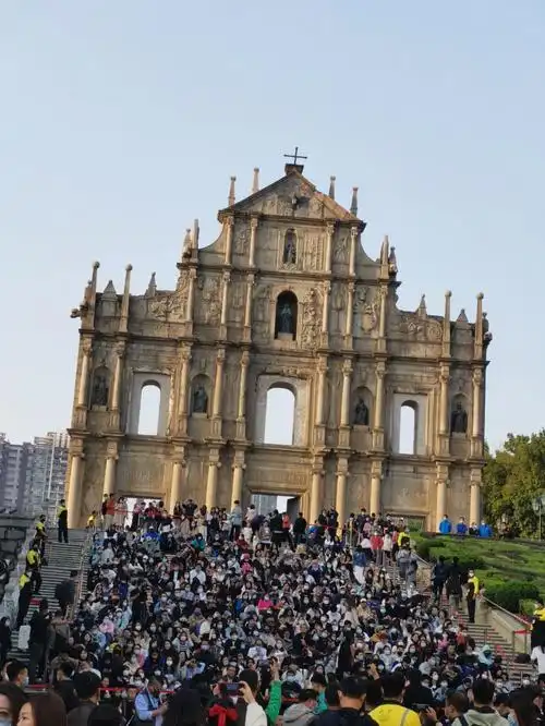 澳门225的大三巴和官也街巨多人