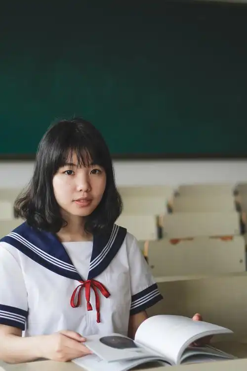 十七八岁的姑娘怎么拍都是漂亮的._小莉爱吃肉-站酷zcool