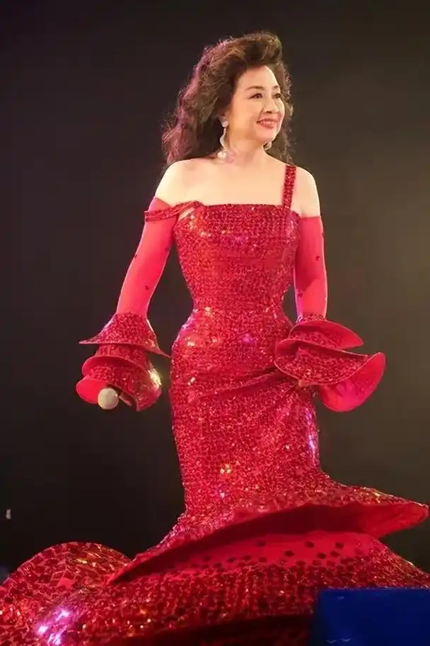 徐小凤:赚的钱都给了父母和灾区,73岁的她至今消失在大众视野