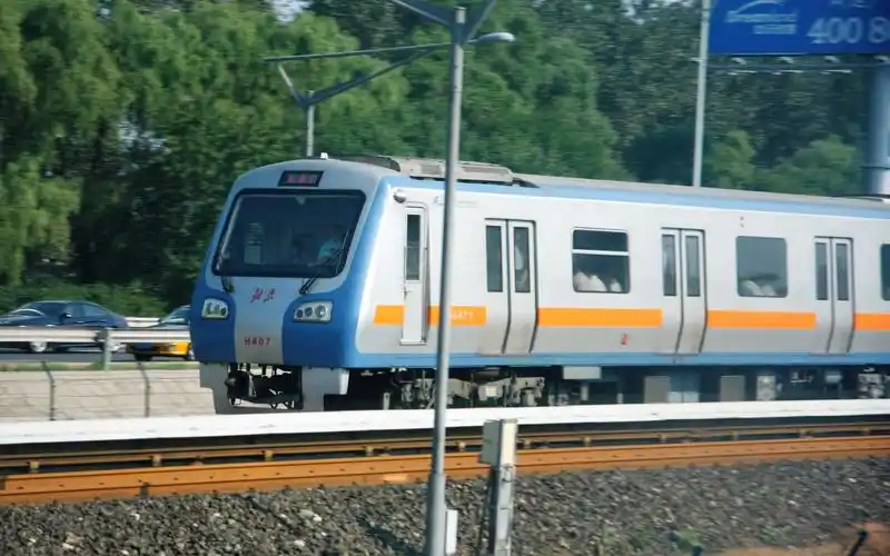 北京地铁13号线西直门到东直门方向车尾视角展望