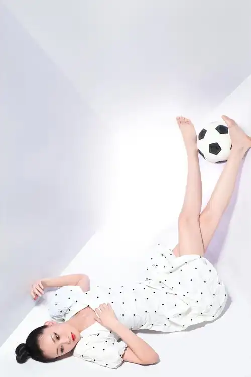 青年女演员林鹏组图