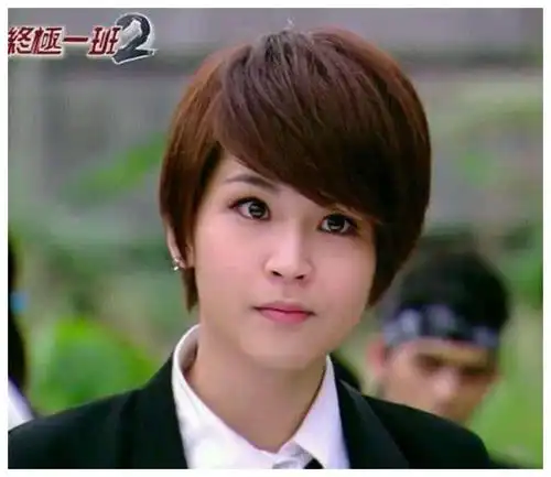 还记得《终极一班》的雷婷吗?如今30多岁留长发,美到让人不敢认