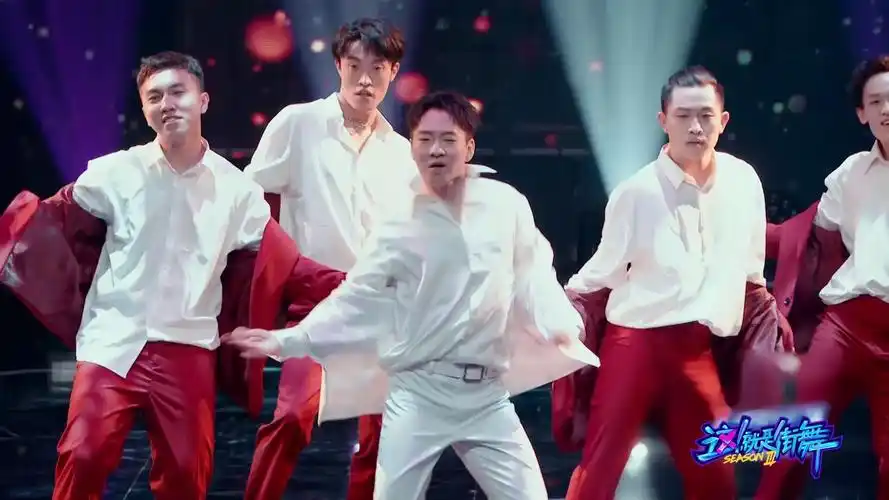 这街3前所未有的风格tonight今夜看李春林变身风趣男子性感爆表