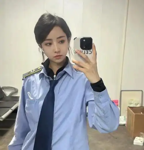 陕西女公交车司机因颜值太高引争议,开车几十公里就为见她一面