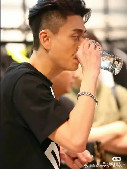 黄宗泽怎么可以这么痞帅