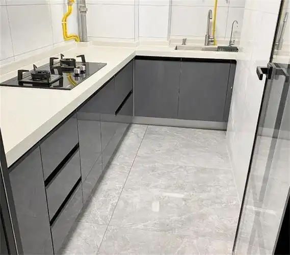 厨房换了二次橱柜台面才搞懂石英石台面和岩板台面差别在哪