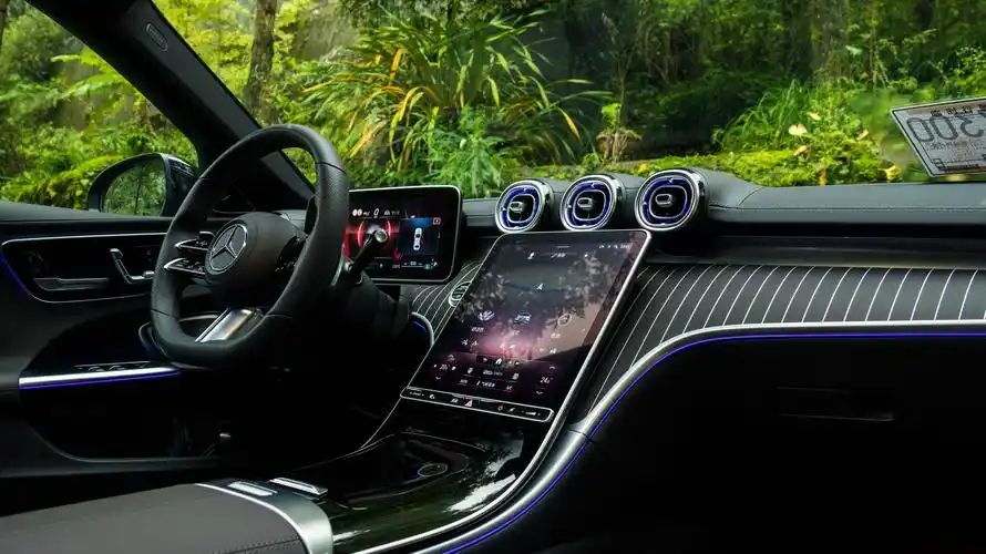 全新一代奔驰c260l拼科技体验的年代我小s会输