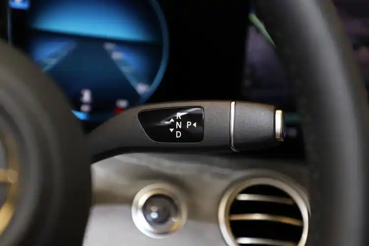 奔驰e级e 300 l 运动时尚型换挡杆