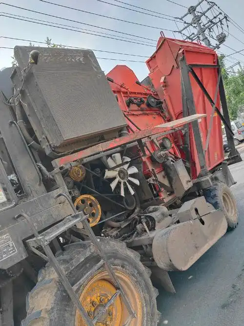 出售,2021年英虎玉米收割机,220马.#热门话题 - 抖音