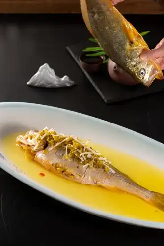 雪菜蒸野生大黄鱼 鱼