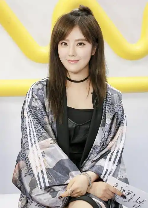 这就是张艺谋,坚决不用整容脸的原因吧_赵奕欢_娄艺潇_事业