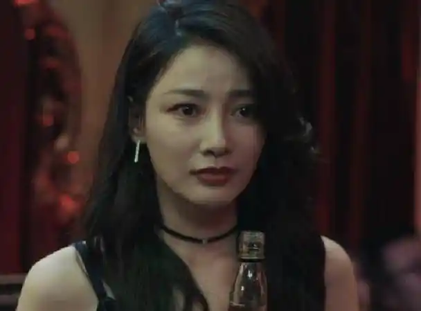 一个满脸是血的女子在奔跑,一辆奥迪在紧追_赵黎平_李雪燕_赵黎萍