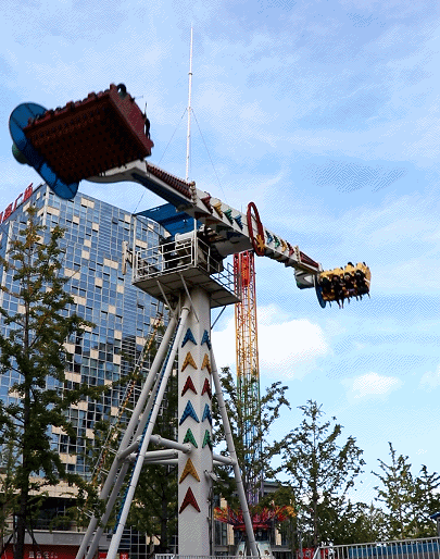 冲呀~冲呀~ 谁说成年人不能去游乐场 周末来这里做一回小朋友 释放