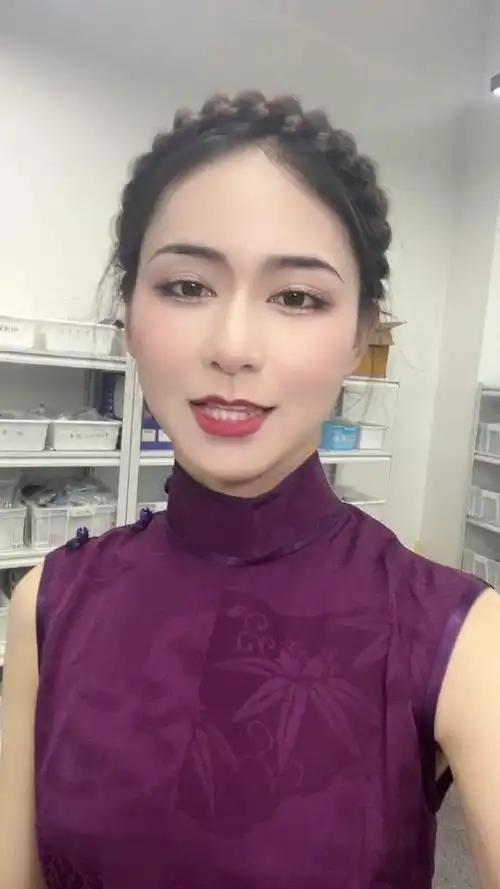 姐妹们见过我刘思懿这么低三下四求过人?算了,为了碎银几两,算了!