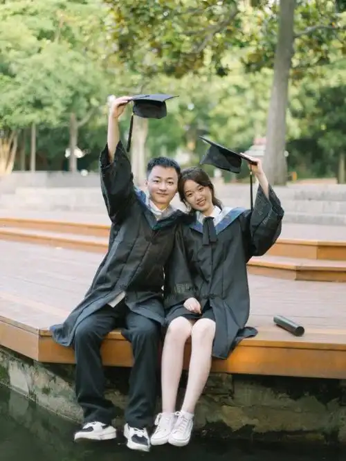 毕业照这个六月毕业不散场78学士服情侣照