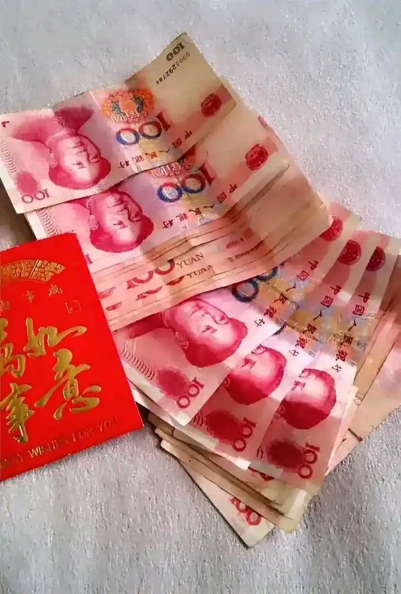 我婆婆过生日,我也给她包了2000块钱红包.