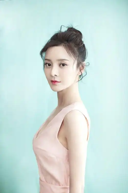 王瑞子深v礼服性感图片写真