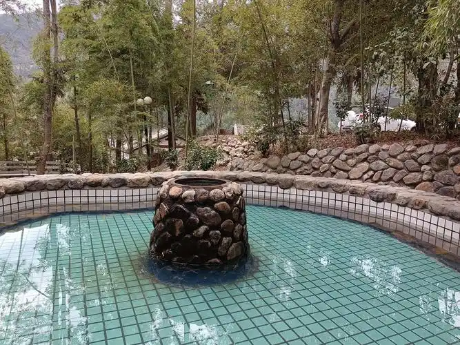 龙泉山庄泡温泉