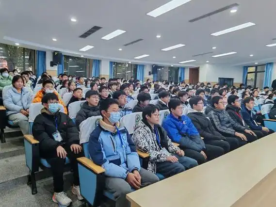 钱桥中学普法宣传进校园护航青春助成长