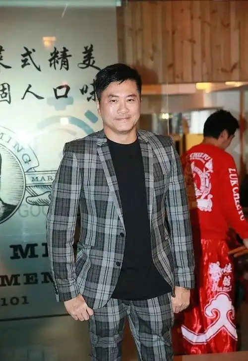 但是18年《大时代》演员重聚,可见邵仲衡的状态大不如前.