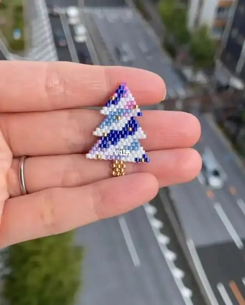 云杉两种颜色的平面串珠图解