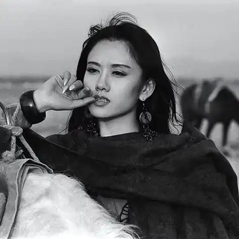 舞蹈家杨丽萍年轻时候的照片 与.