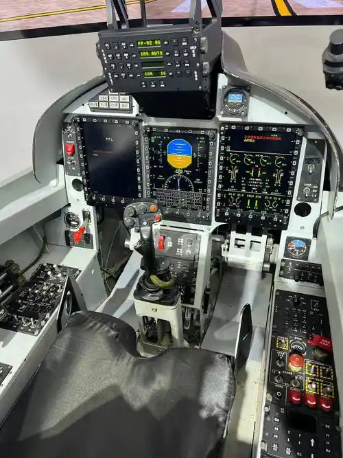 说:培训歼10战斗机的飞行员非常适用但它培训不了苏27ck/歼11a飞行员