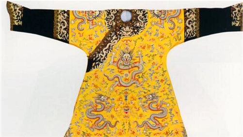 请欣赏龙袍在各个朝代时的样子