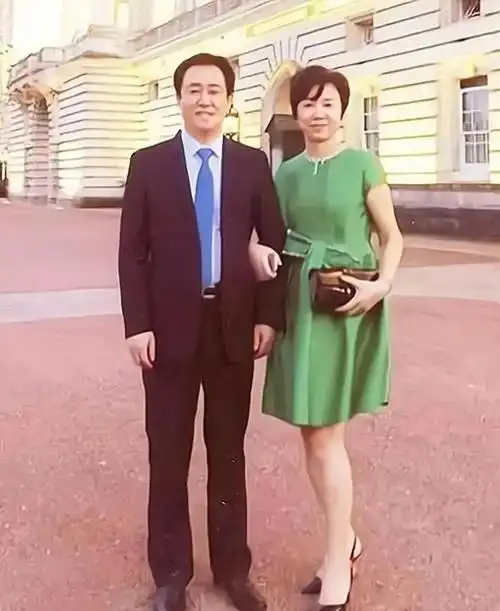 许家印神秘女儿曝光,颜值漂亮生活奢侈,两儿一女都不是省油的灯 - 知