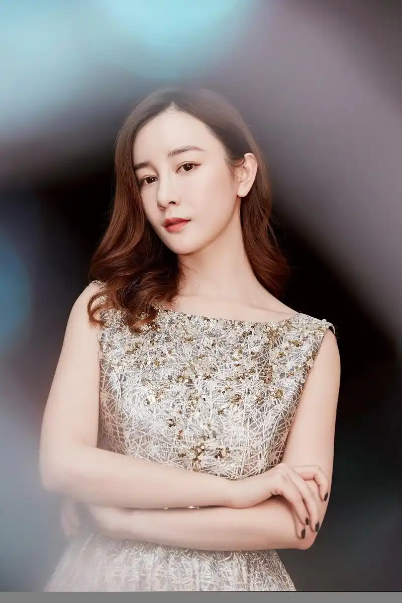 张檬现身长春电影节清新气质引人注目