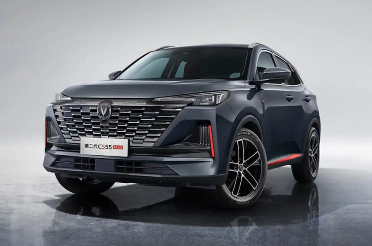 长安cs55 plus是一款颜值较高的紧凑型suv,外观整体设计端庄大气,黑白